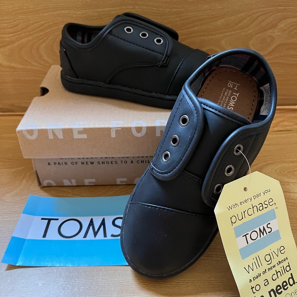 Toms Paseo blk NWB Toddler size 10